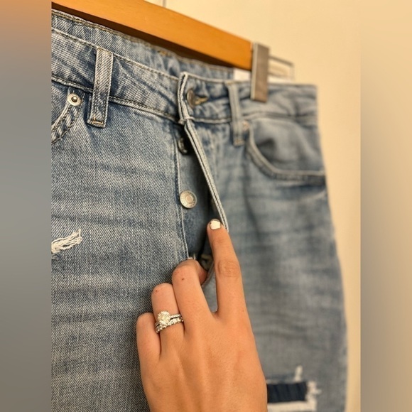 NWT Distressed High Rise Mom Jean Size 4 - Picture 5 of 8